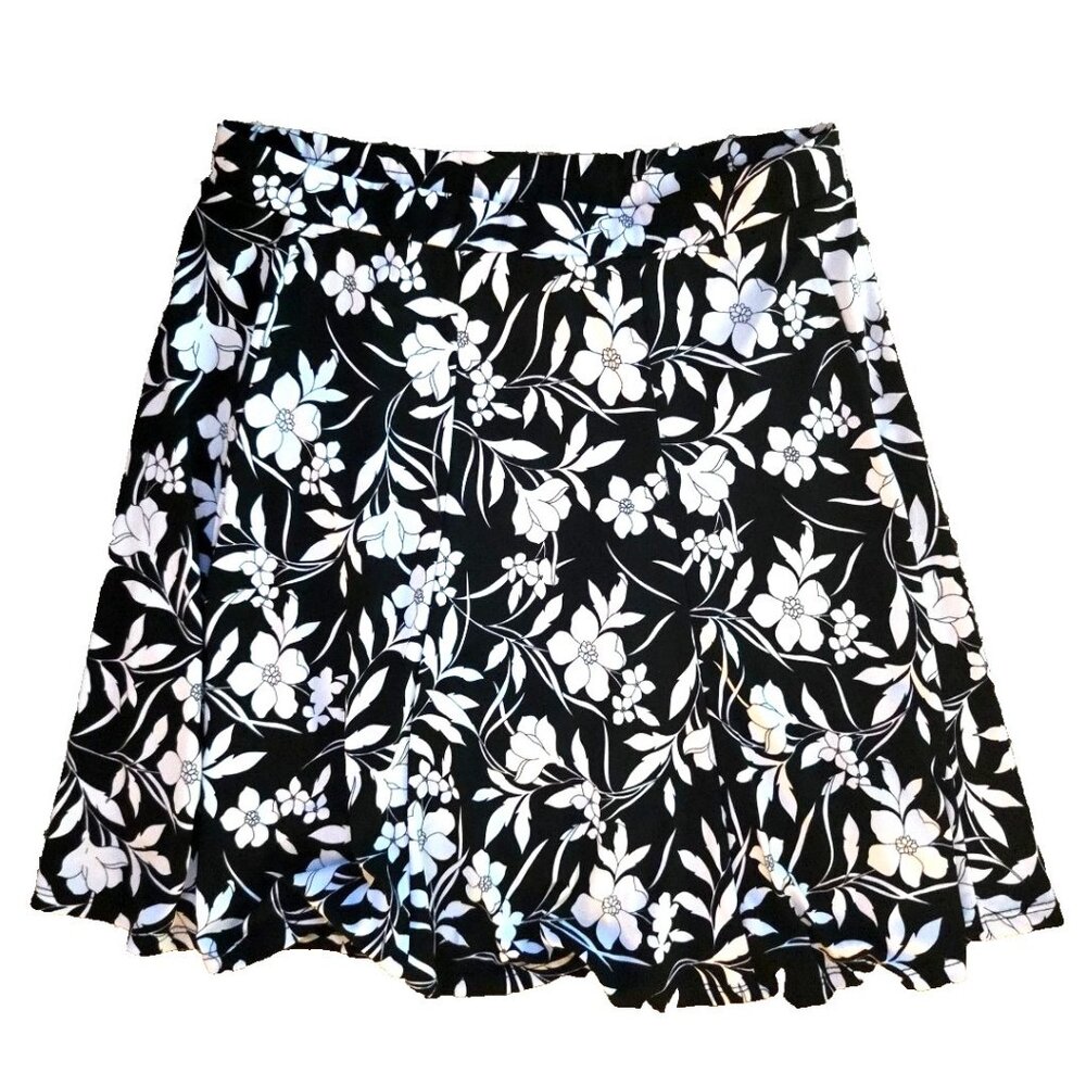 Small Skort Shorts Black and White Floral Pickleball Golf Tennis Susan Graver